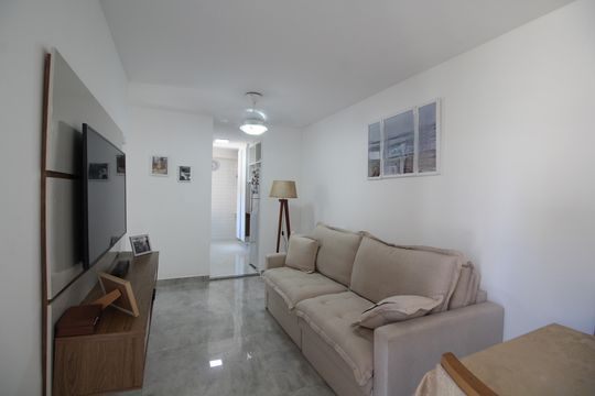 Sala de apartamento para alugar com 2 quartos, 45m² em Taquara, Rio de Janeiro