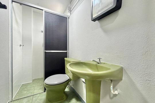 Banheiro de kitnet/studio à venda com 1 quarto, 34m² em Centro, São Leopoldo