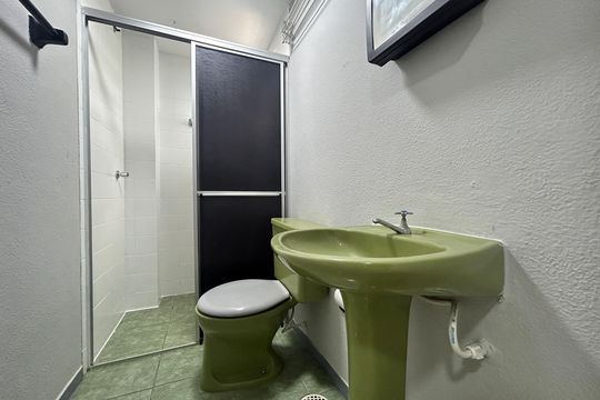 Banheiro de kitnet/studio à venda com 1 quarto, 34m² em Centro, São Leopoldo