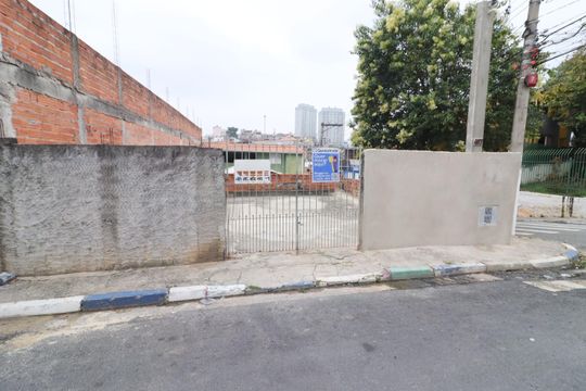 Fachada de casa para alugar com 3 quartos, 250m² em Bela Vista, Osasco