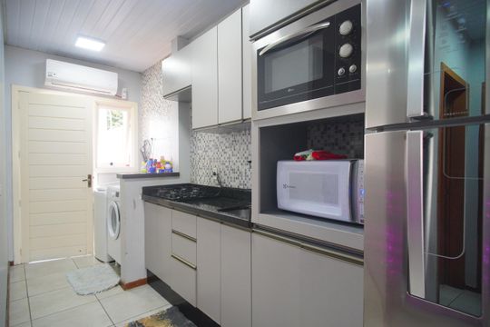 Cozinha de casa de condomínio à venda com 2 quartos, 48m² em Feitoria, São Leopoldo