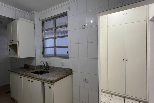 Cozinha e Área de Serviço de apartamento para alugar com 2 quartos, 70m² em Gonzaga, Santos