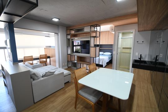 Sala de casa de condomínio à venda com 1 quarto, 40m² em Cambuí, Campinas