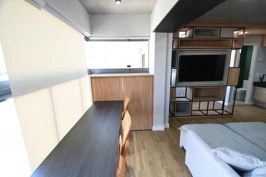 Sala de casa de condomínio à venda com 1 quarto, 40m² em Cambuí, Campinas