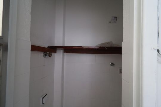 Banheiro de serviço de apartamento para alugar com 3 quartos, 84m² em Tauá, Rio de Janeiro