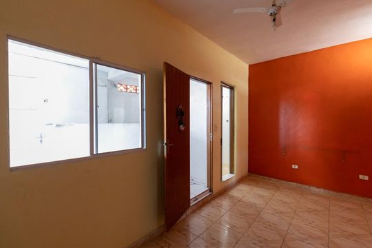 Suíte Externa de casa à venda com 3 quartos, 150m² em Conjunto Habitacional Aguia de Haia, São Paulo