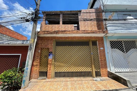 Fachada + Placa de casa à venda com 3 quartos, 150m² em Conjunto Habitacional Aguia de Haia, São Paulo