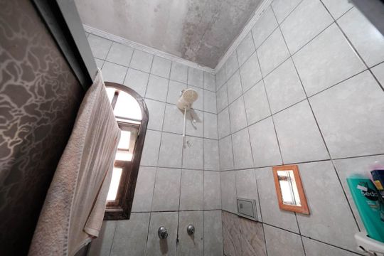 Banheiro de casa à venda com 3 quartos, 270m² em Jardim Danfer, São Paulo