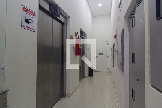 Hall de apartamento para alugar com 1 quarto, 42m² em Cristo Rei, Curitiba