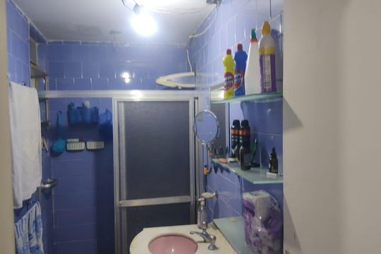 Banheiro de apartamento à venda com 2 quartos, 65m² em Centro, Niterói