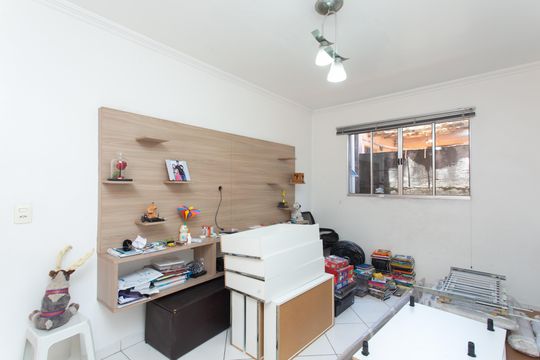 Sala de casa à venda com 1 quarto, 150m² em Vila Carmosina, São Paulo