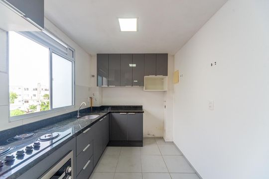 Cozinha de apartamento para alugar com 2 quartos, 45m² em Cecília, Viamão
