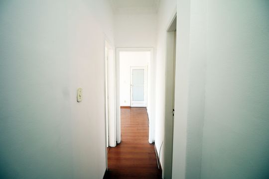 Sala - corredor de apartamento à venda com 2 quartos, 60m² em Olaria, Rio de Janeiro