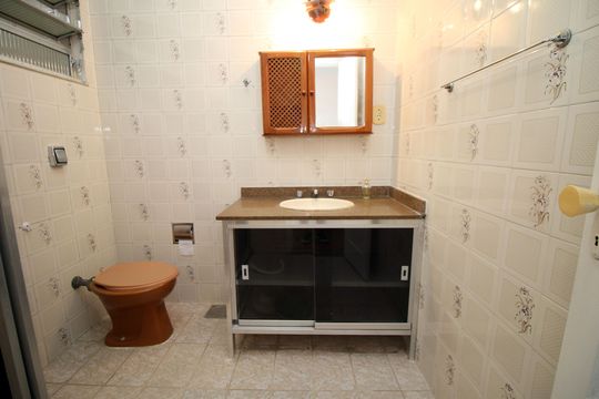 Banheiro de apartamento à venda com 2 quartos, 60m² em Olaria, Rio de Janeiro