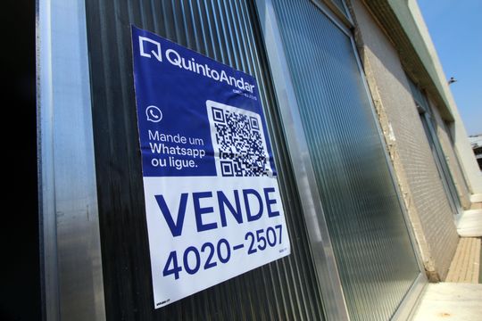 Placa de apartamento à venda com 2 quartos, 60m² em Olaria, Rio de Janeiro
