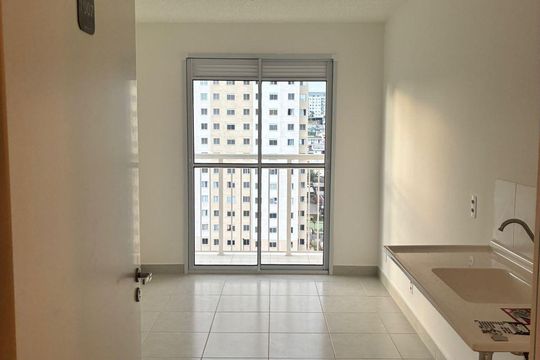 Apartamento à venda com 2 quartos, 38m² em Vila Carmosina, São Paulo