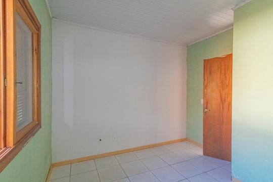 Quarto 2 de casa à venda com 2 quartos, 42m² em Guajuviras, Canoas