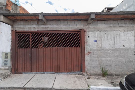 Fachada de casa para alugar com 2 quartos, 300m² em Limoeiro, São Paulo
