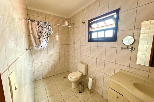 Banheiro da Suíte 1 de casa para alugar com 2 quartos, 110m² em Vila Barros, Guarulhos