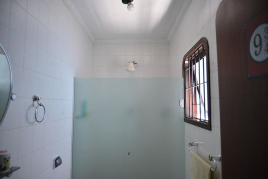 Banheiro Social de casa à venda com 3 quartos, 230m² em Vila Homero Thon, Santo André