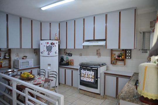Cozinha de casa à venda com 3 quartos, 230m² em Vila Homero Thon, Santo André