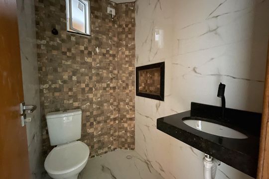 Banheiro de apartamento à venda com 2 quartos, 51m² em Sítio do Morro, São Paulo