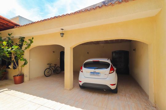 Garagem de casa à venda com 2 quartos, 149m² em Parque Guarani, São Paulo