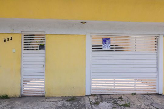 Fachada de casa à venda com 2 quartos, 149m² em Parque Guarani, São Paulo