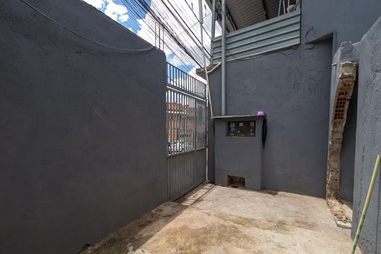 Quintal de casa à venda com 2 quartos, 90m² em Jardim Angela (zona Leste), São Paulo