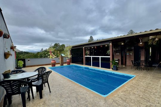 Casa para alugar com 5 quartos, 980m² em Macacos, Nova Lima