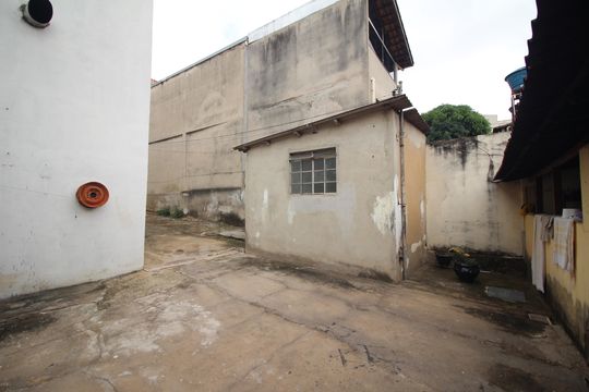 Quintal de casa à venda com 2 quartos, 105m² em Santa Cruz Industrial, Contagem