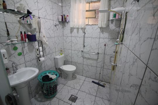 Banheiro de casa à venda com 2 quartos, 105m² em Santa Cruz Industrial, Contagem