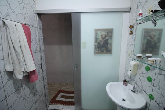 Banheiro de casa para alugar com 2 quartos, 105m² em Santa Cruz Industrial, Contagem