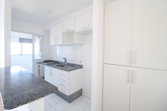 Cozinha de apartamento à venda com 2 quartos, 55m² em Interlagos, São Paulo