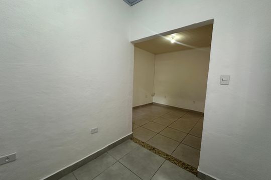 Cozinha de casa para alugar com 1 quarto, 45m² em Jardim Julio, Barueri