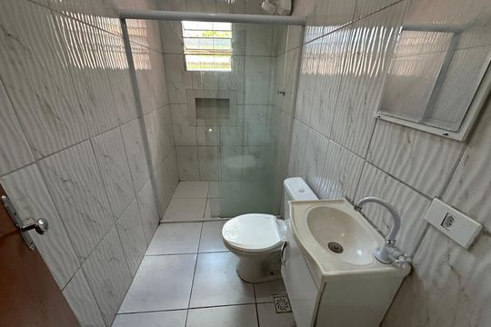 Banheiro de casa para alugar com 1 quarto, 45m² em Jardim Julio, Barueri
