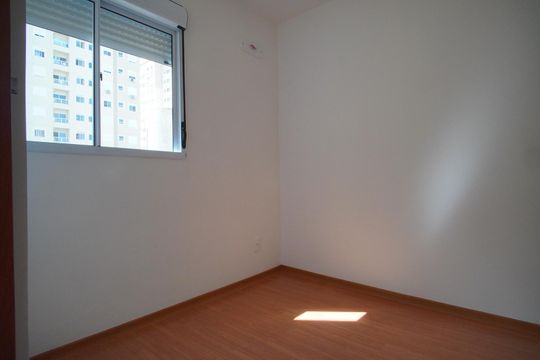 Quarto 1 de apartamento para alugar com 2 quartos, 43m² em Humaitá, Porto Alegre