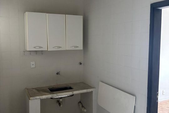 Cozinha de apartamento para alugar com 1 quarto, 34m² em Cambuí, Campinas