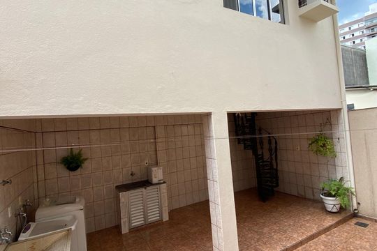 Casa à venda com 3 quartos, 171m² em Vila Santa Rosa, Jundiaí