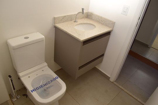 Banheiro da Suíte de apartamento para alugar com 3 quartos, 83m² em Jardim Botânico, Ribeirão Preto