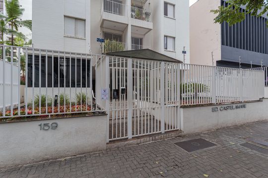 Fachada de apartamento à venda com 2 quartos, 52m² em Itaim Bibi, São Paulo