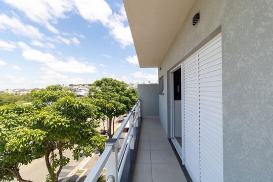 Sacada da Suíte 01 de casa de condomínio à venda com 4 quartos, 330m² em Swiss Park, Campinas