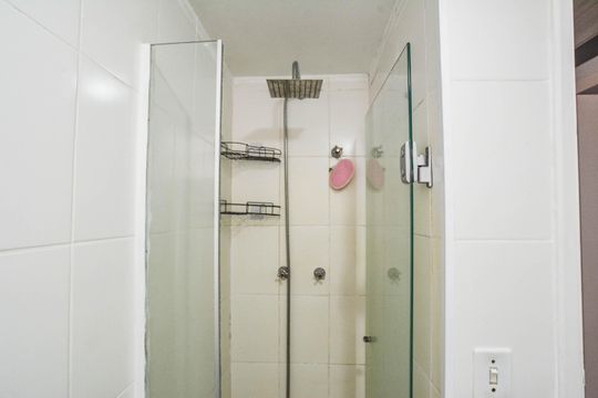 Banheiro de apartamento à venda com 2 quartos, 59m² em Parque Erasmo Assunção, Santo André