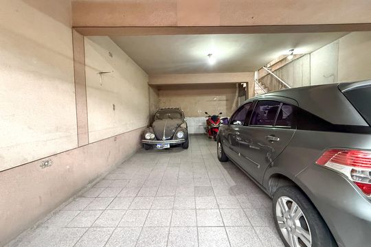 Garagem de casa à venda com 3 quartos, 130m² em Jardim Vergueiro, São Paulo
