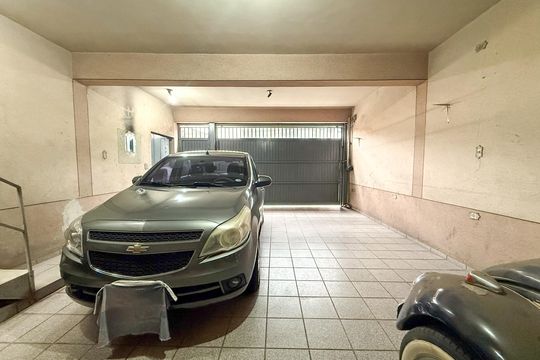 Garagem de casa à venda com 3 quartos, 130m² em Jardim Vergueiro, São Paulo