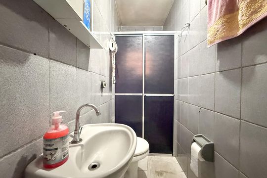 Banheiro 2 de casa à venda com 3 quartos, 130m² em Jardim Vergueiro, São Paulo