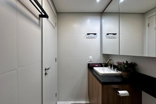 Banheiro Social   de apartamento à venda com 1 quarto, 48m² em Vila Sao Francisco (zona Sul), São Paulo