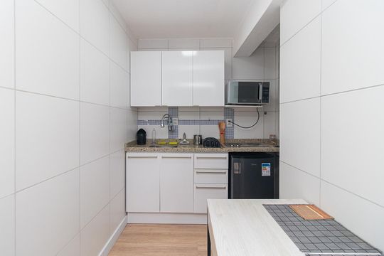 Cozinha de apartamento à venda com 1 quarto, 28m² em Centro Histórico, Porto Alegre