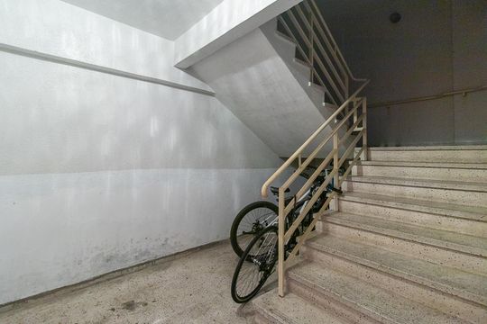 Escadas de apartamento à venda com 1 quarto, 28m² em Centro Histórico, Porto Alegre