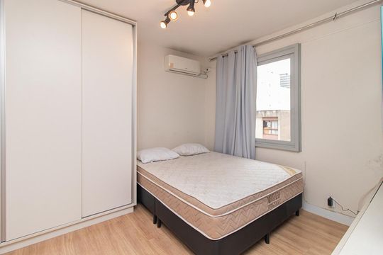 Quarto de apartamento à venda com 1 quarto, 28m² em Centro Histórico, Porto Alegre